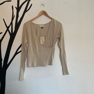 NWT Universal Thread cream ribbed crossover long sleeve stretchy top